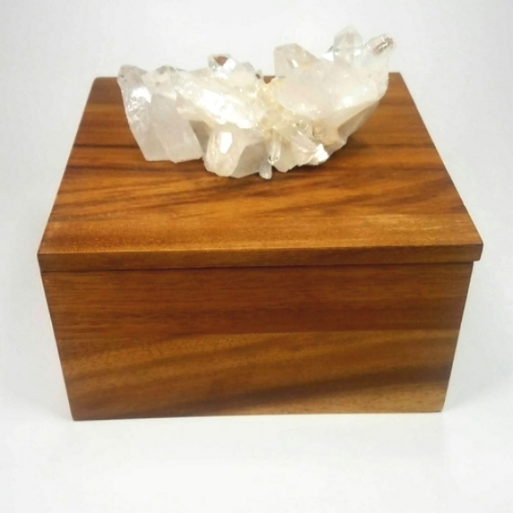 Anna New York bosque crystal quartz box